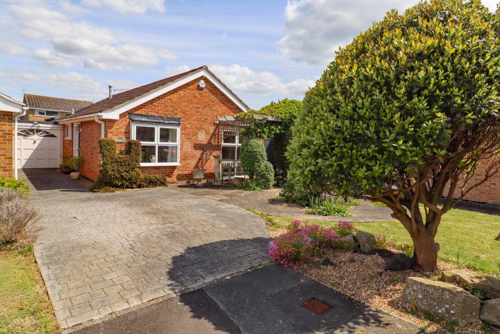 2 bed detached bungalow for sale in Pagham Gardens, Hayling Island PO11, £365,000