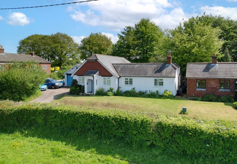 4 bed bungalow for sale in Crondall, Farnham GU10, £650,000