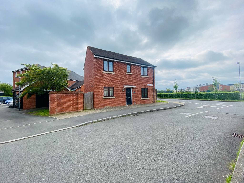 3 bed detached house for sale in Clivedon Way, Aylesbury HP19, £375,000