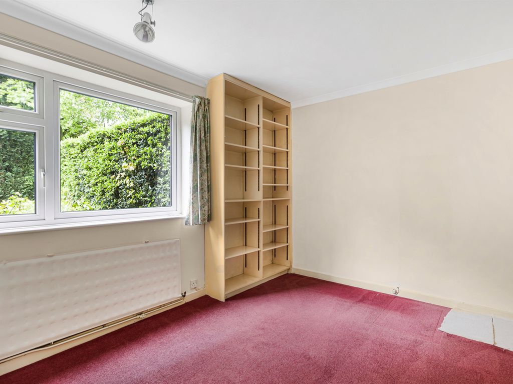 4 bed detached bungalow to rent in Holly Lane, Harpenden, Harpenden AL5, £2,500 pcm