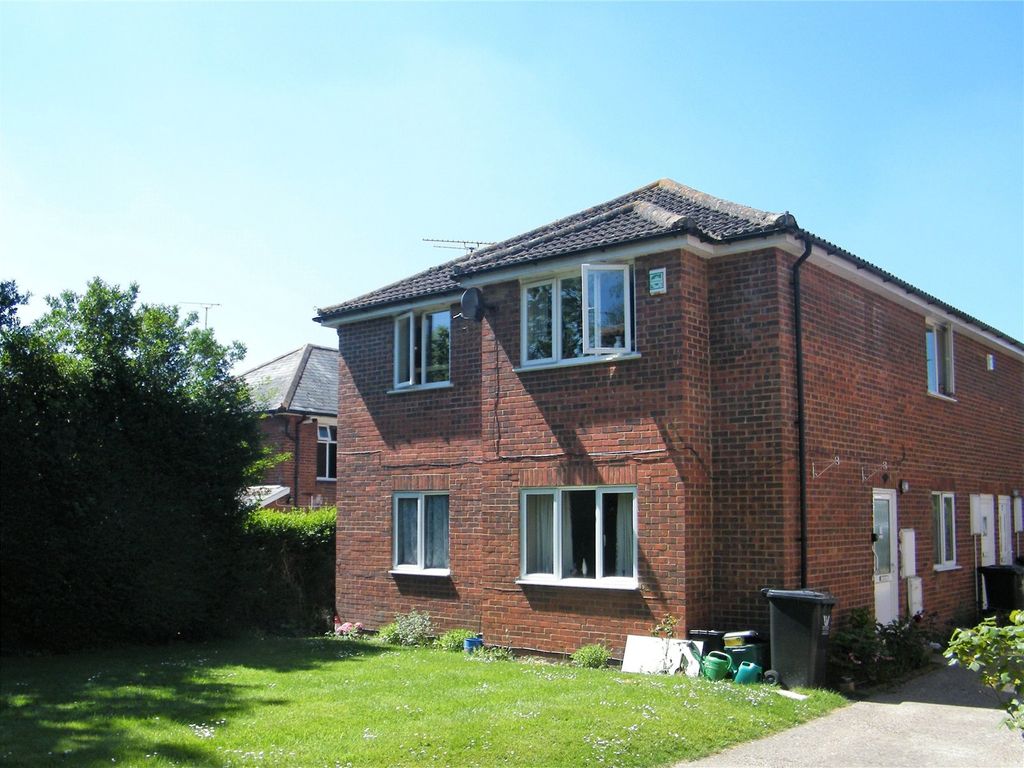 2 bed flat to rent in Newtown Road, Marlow SL7, £1,295 pcm