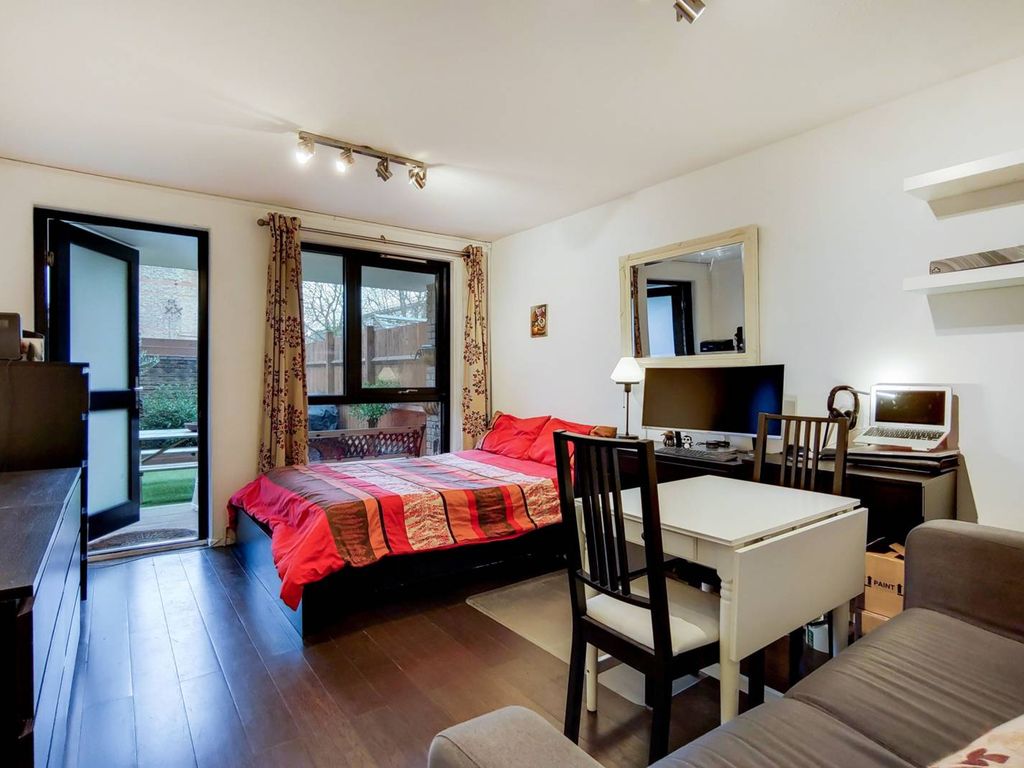 1 bed flat for sale in Panmure Close, Islington, London N5, £425,000