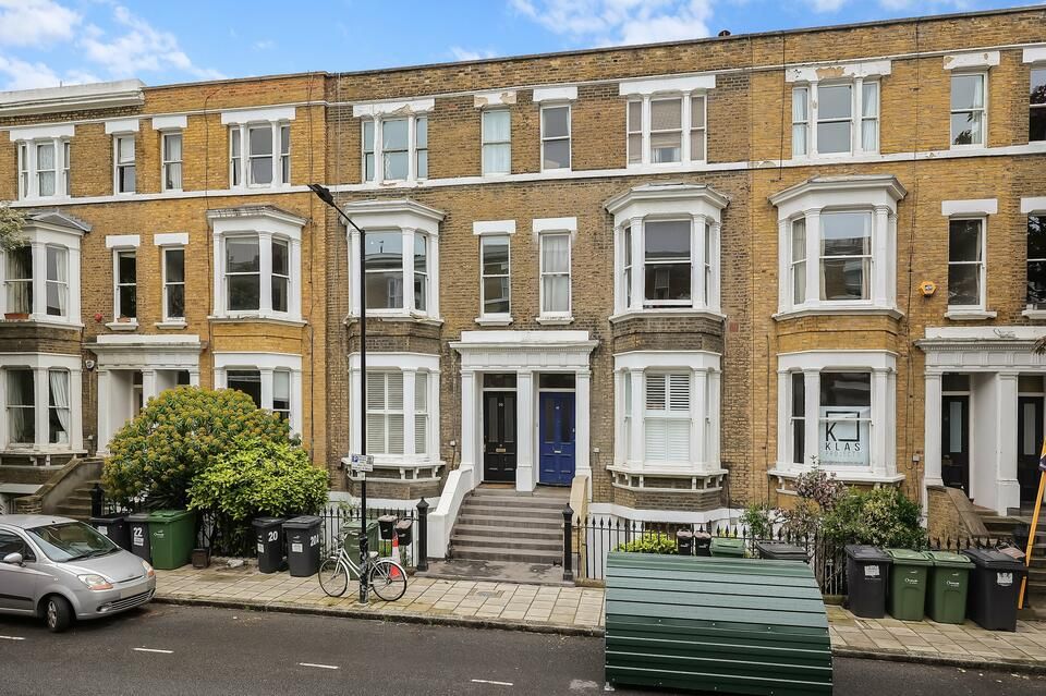 2 bed flat for sale in Offley Road, London SW9, £550,000