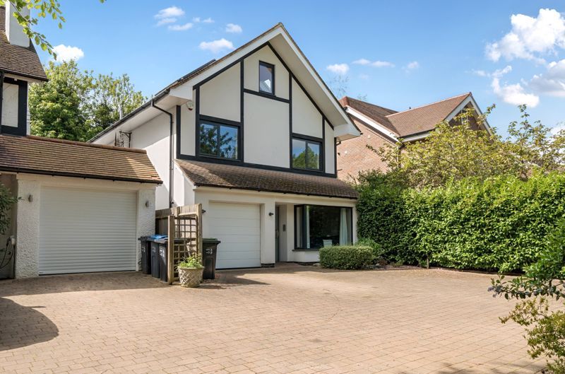 5 bed detached house for sale in Foxley Lane, Purley CR8, £995,000