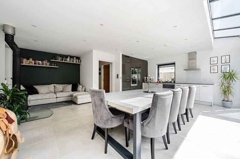 5 bed detached house for sale in Foxley Lane, Purley CR8, £995,000