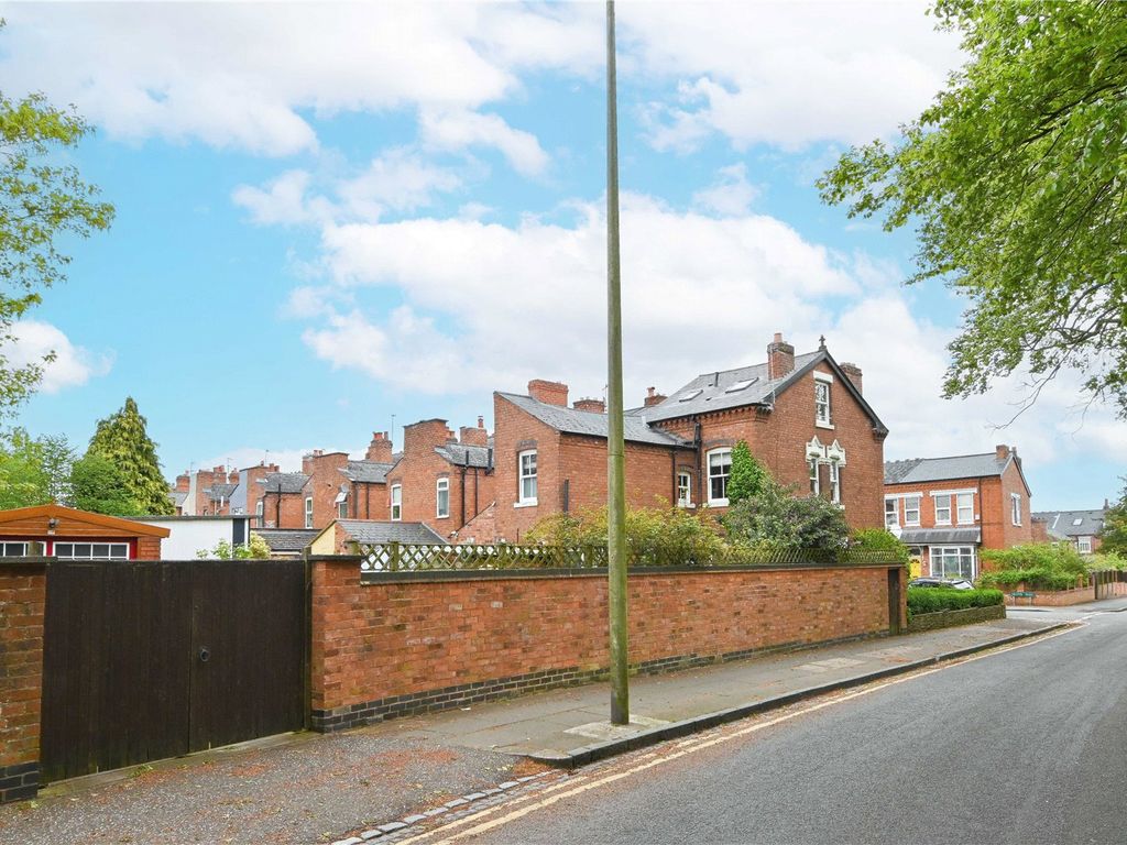 4 bed end terrace house for sale in Milcote Road, Bearwood, West Midlands B67, £460,000