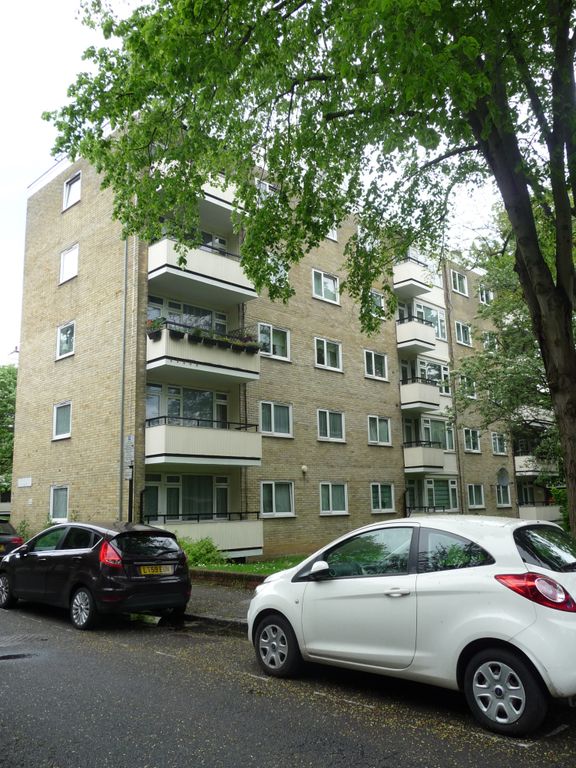1 bed flat for sale in Catherall Road, London N5, £400,000