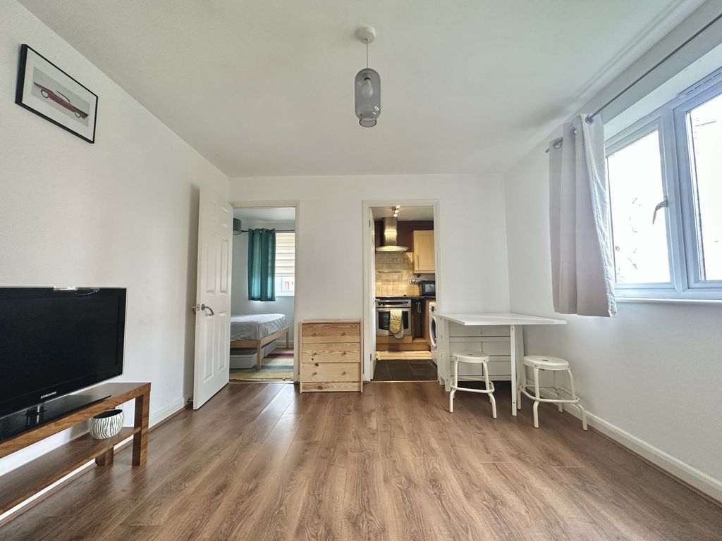 Studio for sale in Gasson House, John Williams Close, London SE14, £220,000