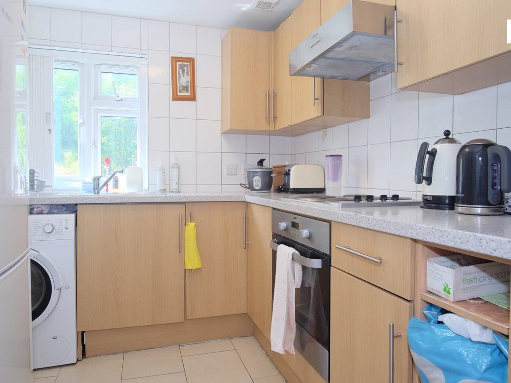 2 bed flat for sale in Wenlock Gardens, Hendon, London NW4, £360,000
