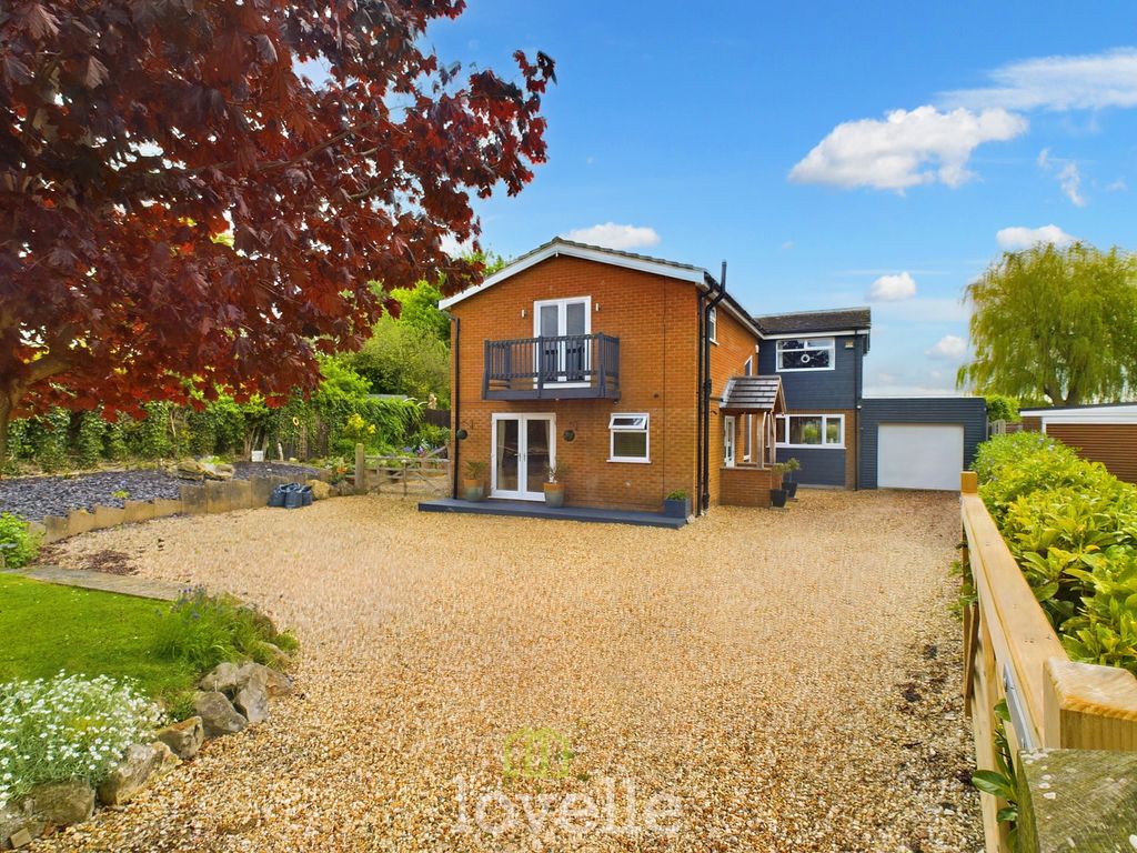 5 bed detached house for sale in Tetney Lock Road, Tetney DN36, £525,000