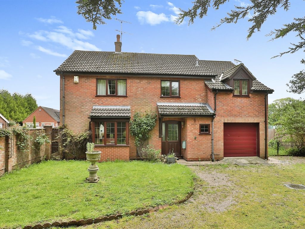 4 bed detached house for sale in Commercial Road, Dereham NR19, £350,000