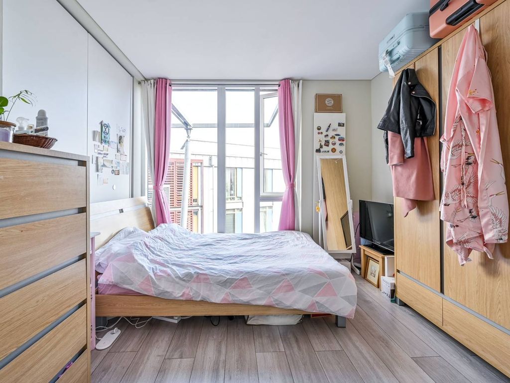 2 bed flat for sale in Child Lane, Greenwich Millennium Village, London SE10, £485,000