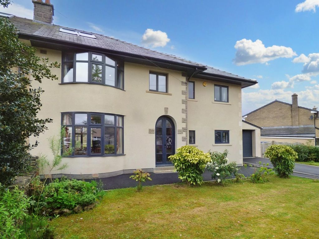 5 bed semi-detached house for sale in St Ronan