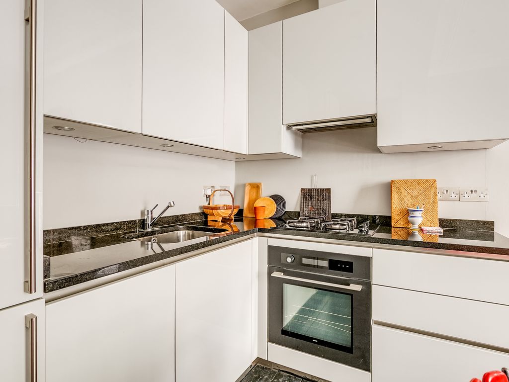 1 bed flat for sale in Ifield Road, London SW10, £525,000