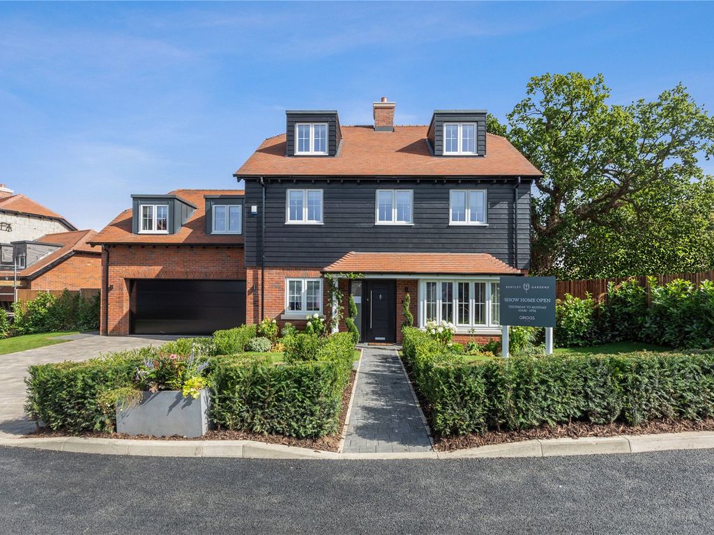 New home, 5 bed detached house for sale in Bentley Gardens, Dancers Hill Road, Bentley Heath, Barnet, Hertfordshire EN5, £1,600,000