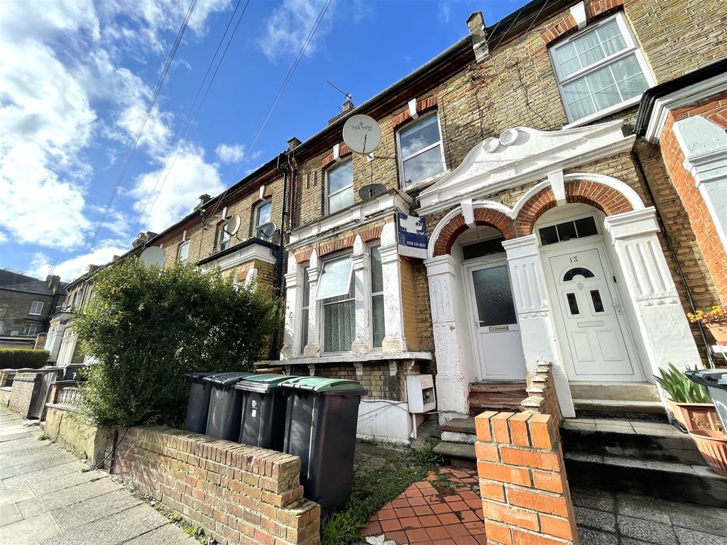 Detached house to rent in Cranbrook Park, Wood Green N22, £1,150 pcm