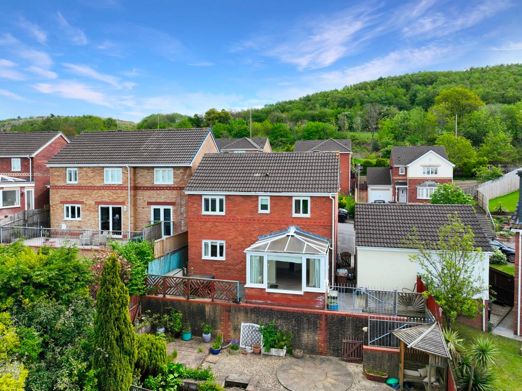 4 bed detached house for sale in Ffordd Erw, Caerphilly CF83, £400,000