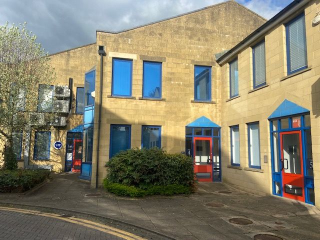 Office to let in Monkton Hill, Chippenham SN15, £11,000 pa