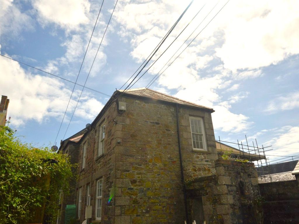 2 bed flat to rent in Five Wells Lane, Helston, Cornwall TR13, £925 pcm