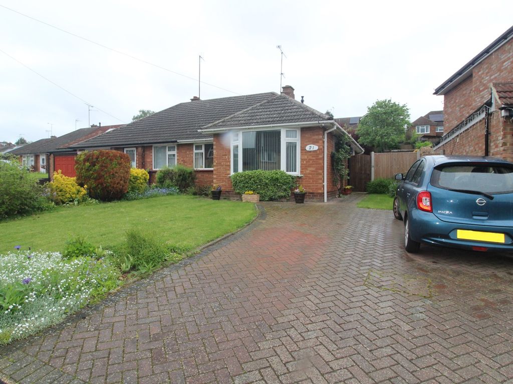 2 bed bungalow for sale in Manton Road, Hitchin SG4, £459,000