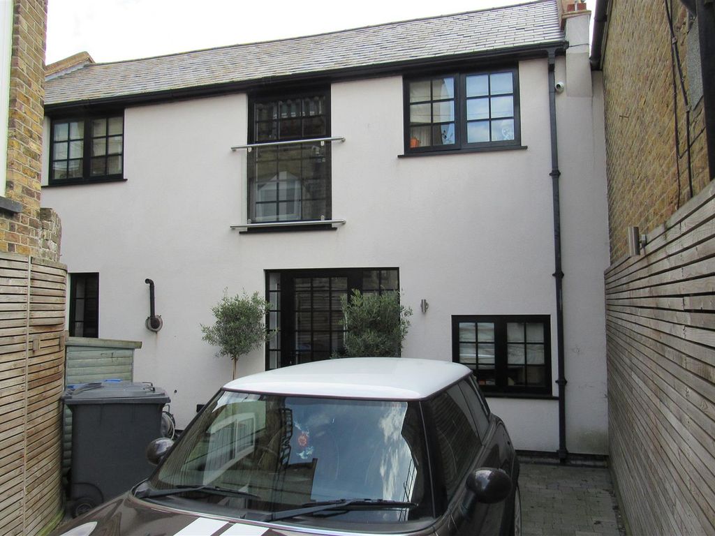 4 bed property for sale in Mortimer Street, Herne Bay CT6, £550,000