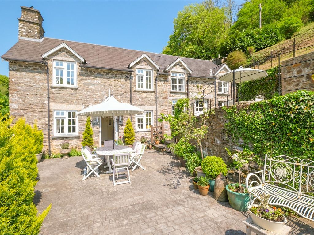 5 bed property for sale in Sandplace, Looe PL13, £695,000