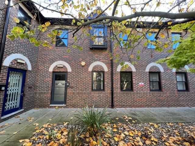 Office to let in The Courtyard, Furlong Road, Bourne End, Bucks SL8, Non quoting