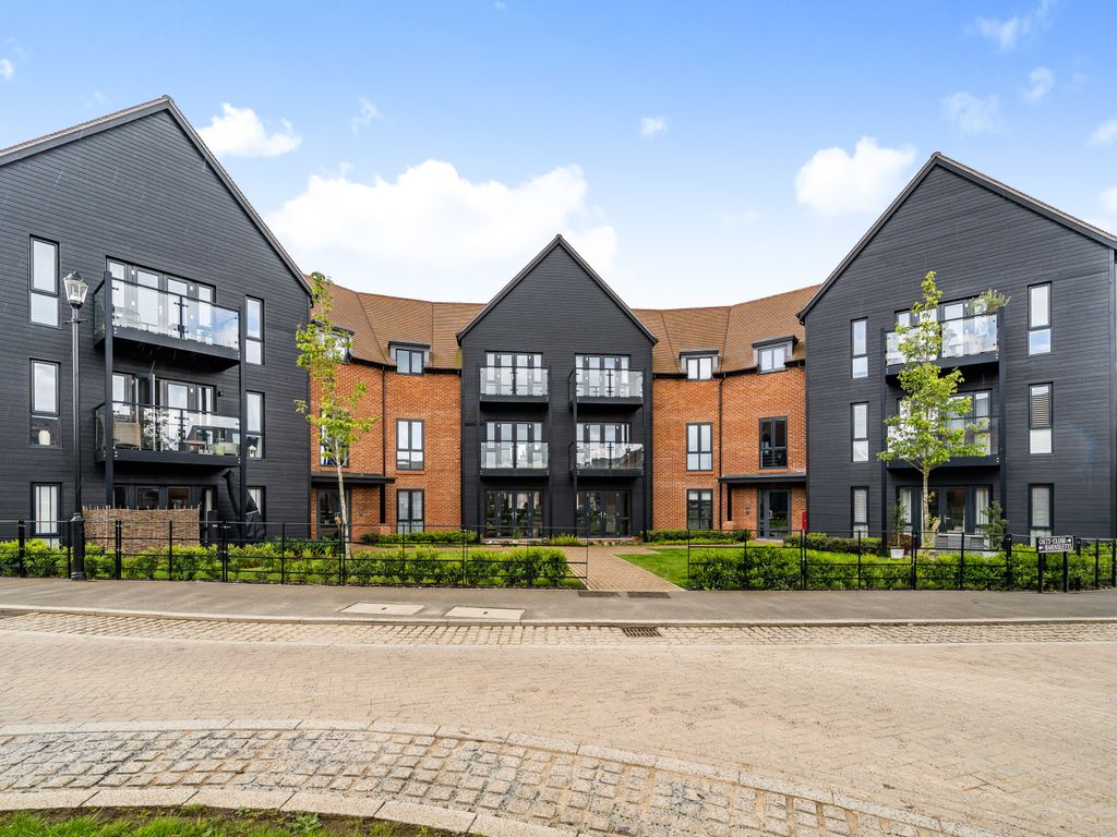 2 bed flat for sale in Barnsletts, Rotherfield Greys, Henley-On-Thames, Oxfordshire RG9, £400,000