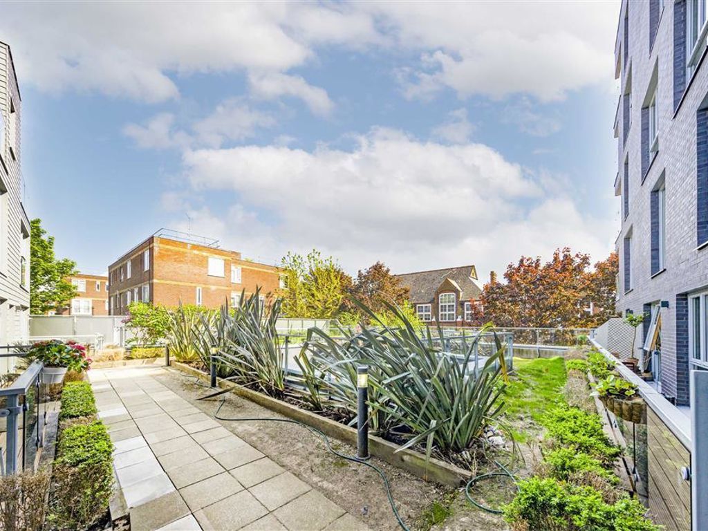 1 bed flat for sale in Old Bethnal Green Road, London E2, £450,000