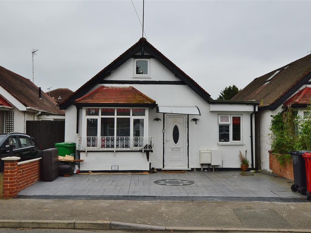 2 bed bungalow for sale in St. Johns Road, Slough SL2, £500,000