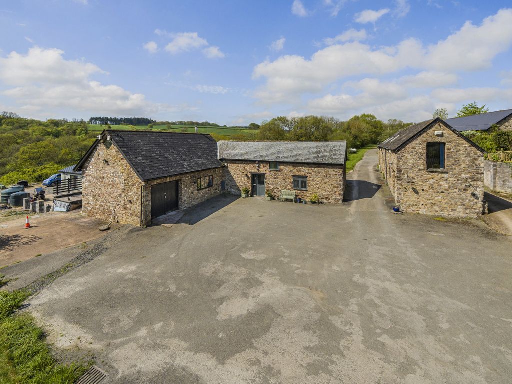 3 bed detached house for sale in Dulverton, Somerset TA22, £370,000