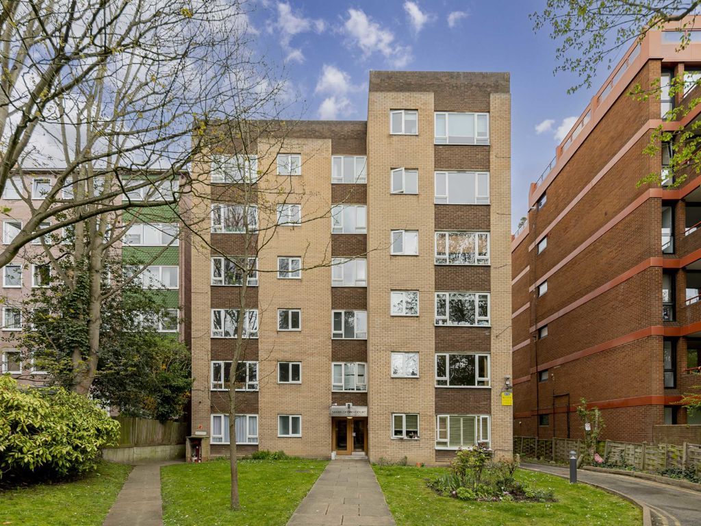 2 bed flat for sale in Hornsey Lane, London N6, £450,000