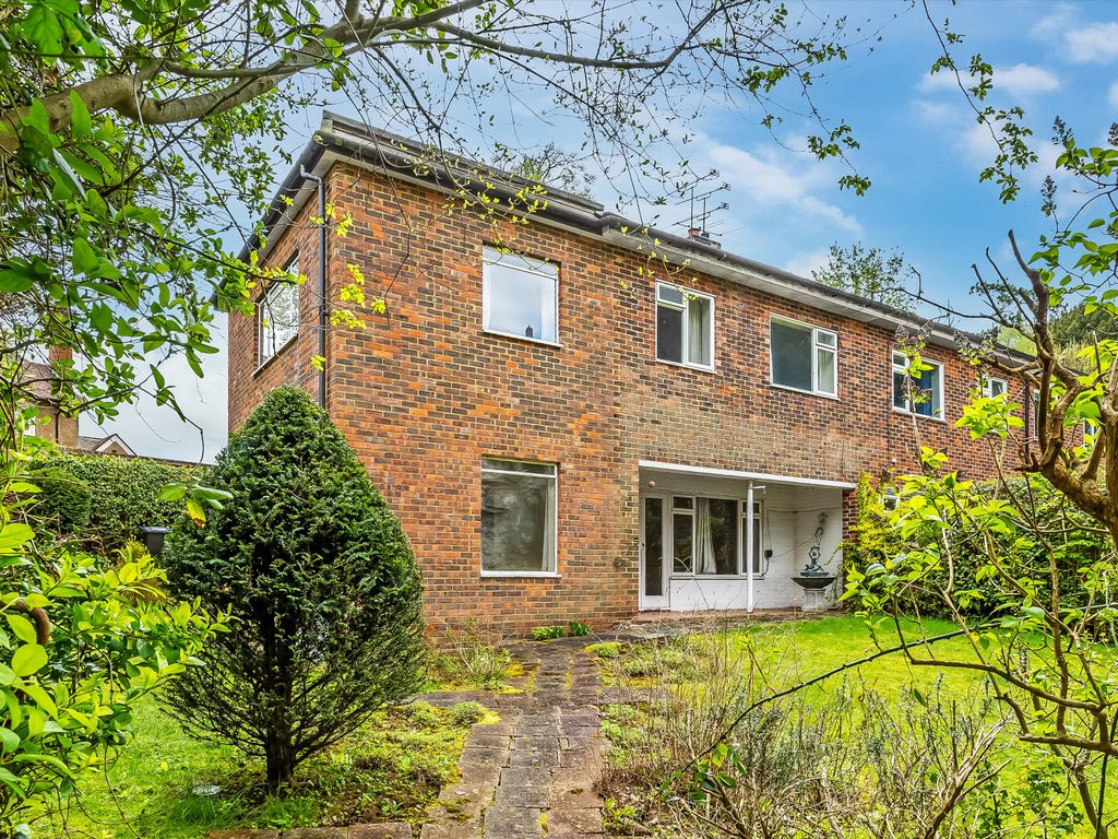 4 bed end terrace house for sale in Hurst Croft, Guildford, Surrey GU1., £650,000