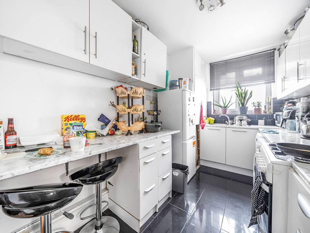 2 bed flat for sale in Stockwell Gardens Estate, London SW9, £395,000