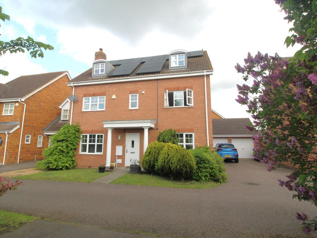 5 bed detached house for sale in Stotfold Road, Arlesey SG15, £650,000