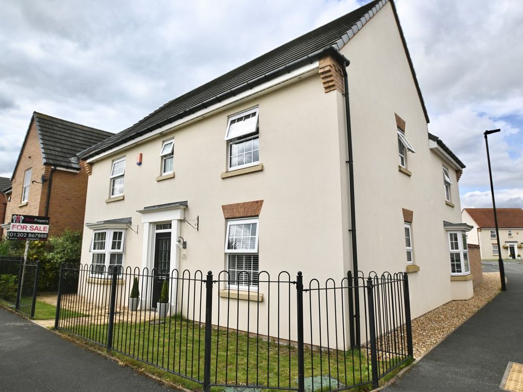4 bed detached house for sale in Broad Lane, Auckley, Doncaster DN9, £390,000