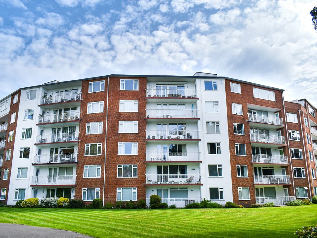 3 bed flat for sale in The Avenue, Poole BH13, £460,000