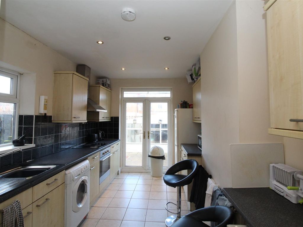 3 bed property to rent in Brook Street, City Centre, Cardiff CF11, £1,290 pcm