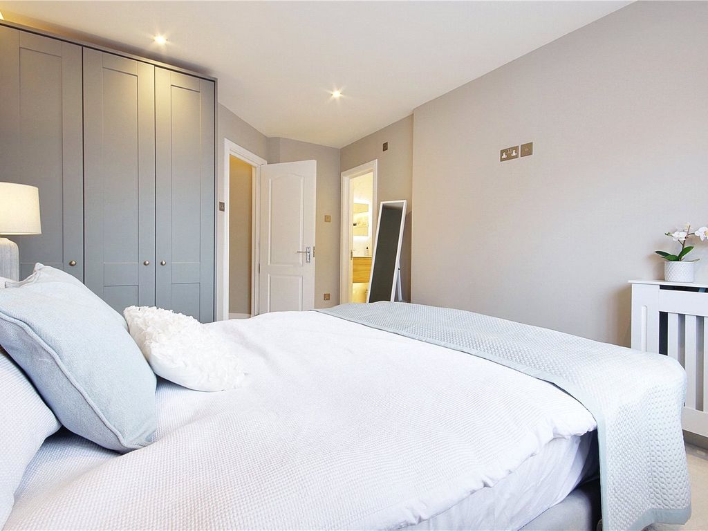 2 bed flat for sale in Banks Road, Sandbanks, Poole, Dorset BH13, £795,000