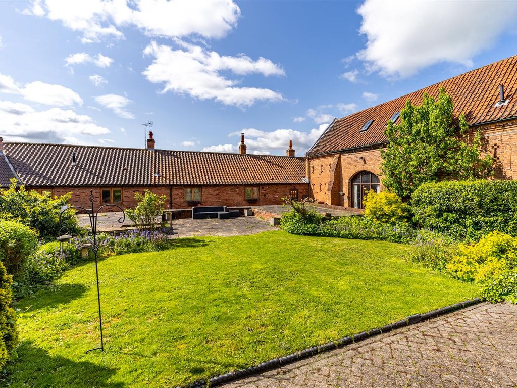 2 bed barn conversion for sale in Brinkley, Southwell NG25, £400,000