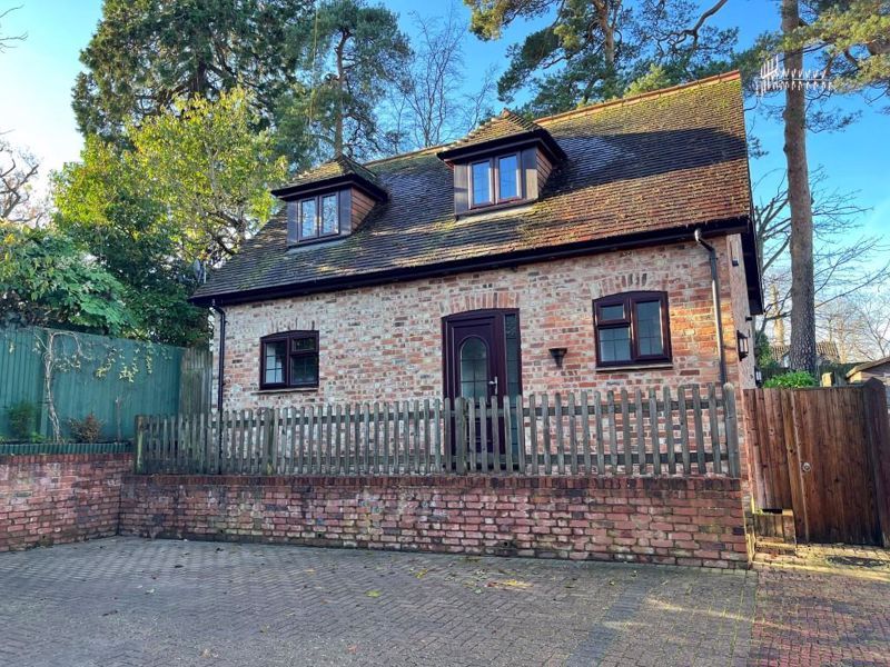 2 bed detached house for sale in Henwood Green Road, Pembury, Tunbridge Wells TN2, £445,000