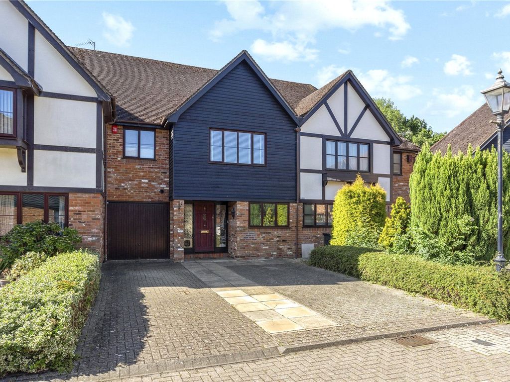 3 bed terraced house for sale in Hubert Day Close, Beaconsfield, Buckinghamshire HP9, £965,000