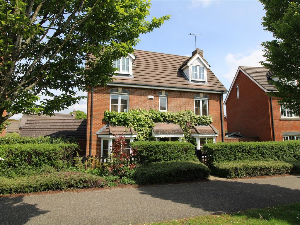 5 bed property for sale in Edgehill Drive, Daventry NN11, £475,000