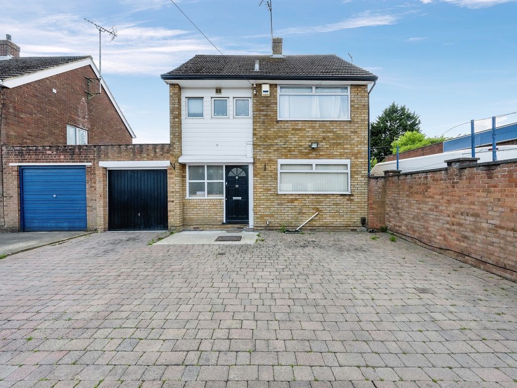 3 bed detached house for sale in Wingate Road, Luton LU4, £400,000