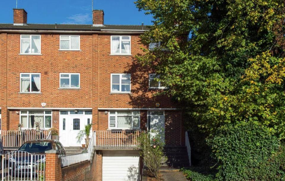 4 bed town house to rent in Harley Road, St John's Wood NW3, £12,783 pcm