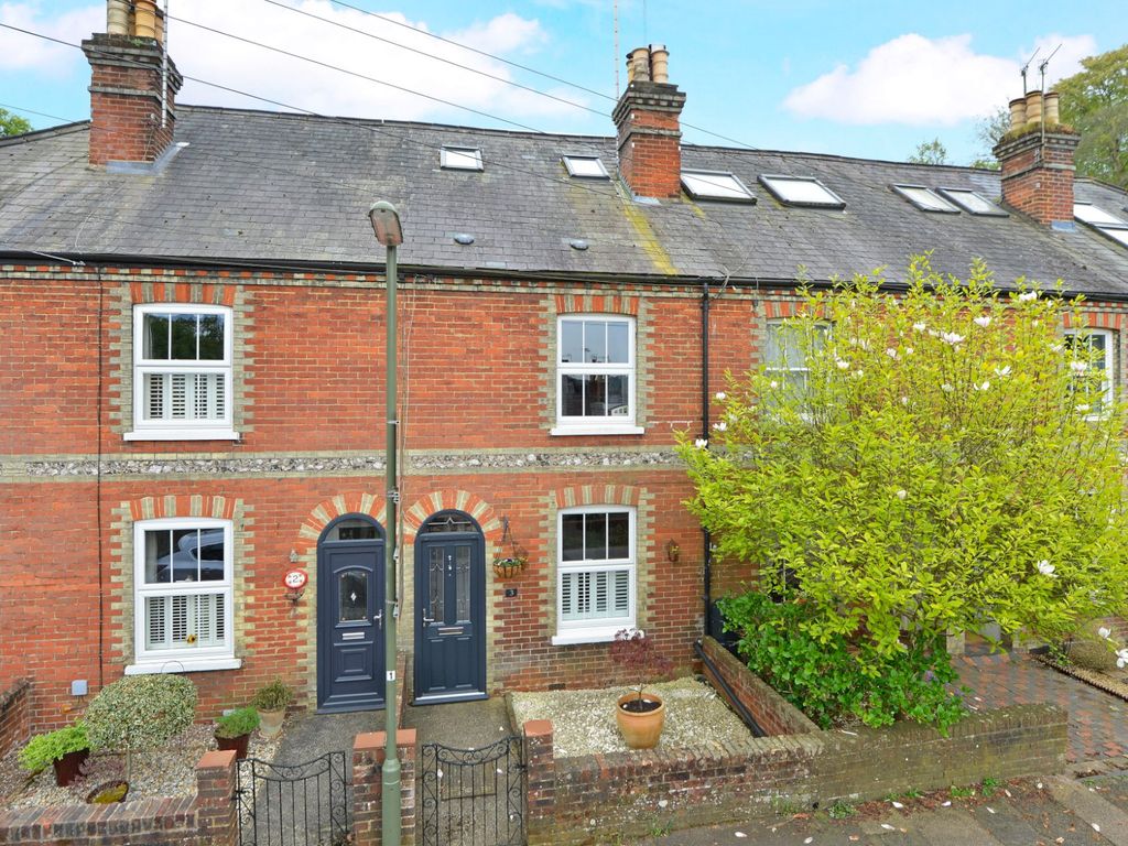 3 bed terraced house for sale in Godalming, Surrey GU7, £575,000