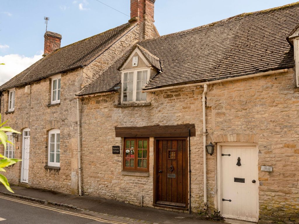 2 bed cottage for sale in Union Street, Stow On The Wold GL54, £425,000