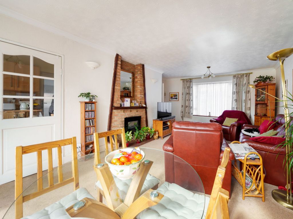 3 bed semi-detached house for sale in Anthony Close, Watford WD19, £475,000