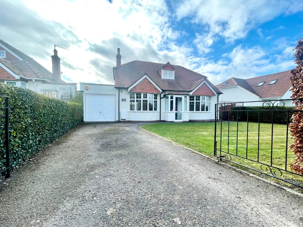 4 bed detached house for sale in Kidnappers Lane, Cheltenham GL53, £795,000