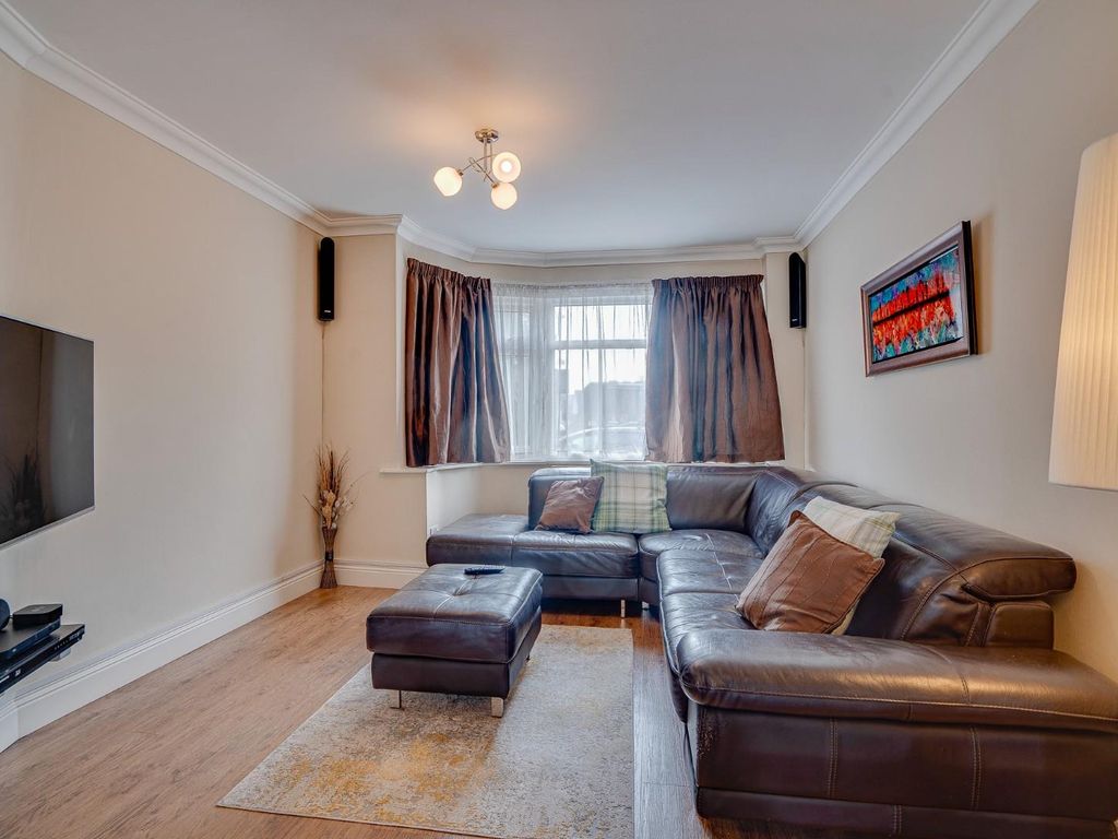 4 bed property for sale in Brookwood Avenue, Eastleigh SO50, £400,000